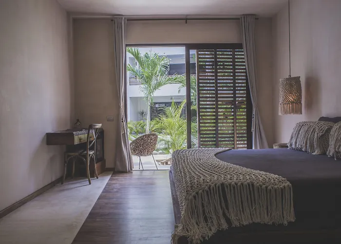 Era Hotel 4*